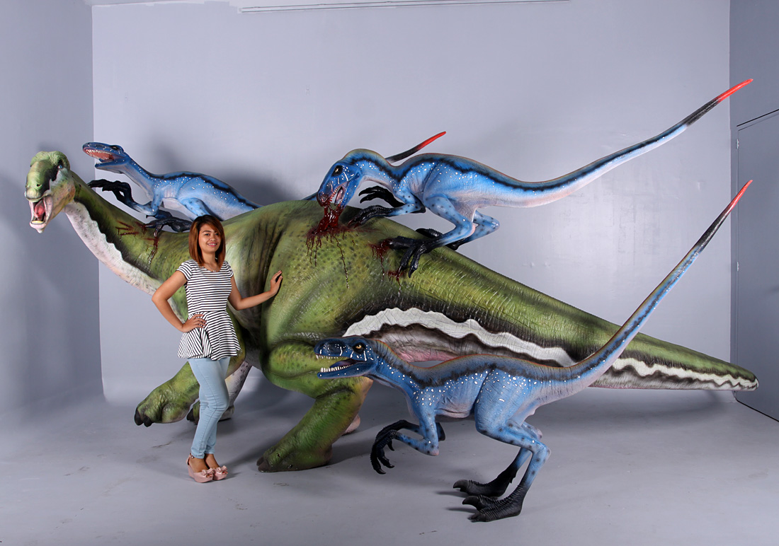 140074 Tenontosaurus under Attack